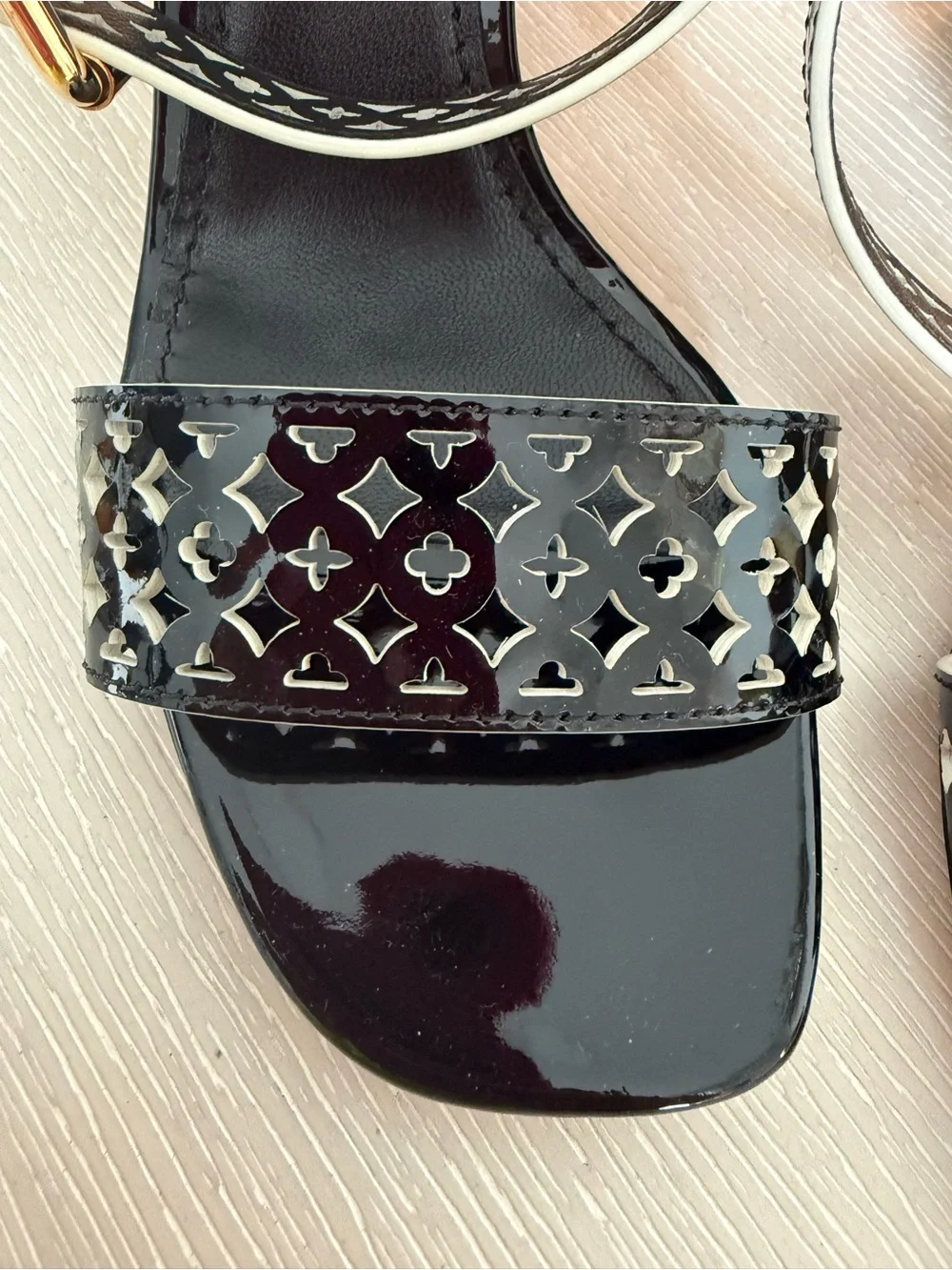 NEW! Louis Vuitton Silhouette Black Patent Leather Sandals - Cute LV heel!